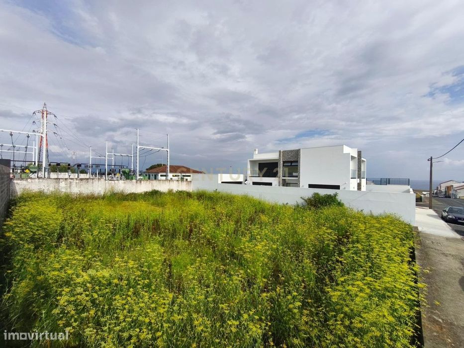Terreno urbano localizado na Avenida João Paulo II, ilha de São Miguel