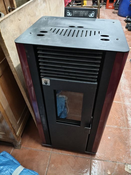 Salamandra a pellets a trabalhar.