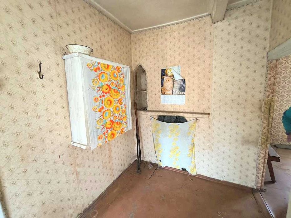 Продам будиночок неподалік є озера та ліс.Від Києва 25км.