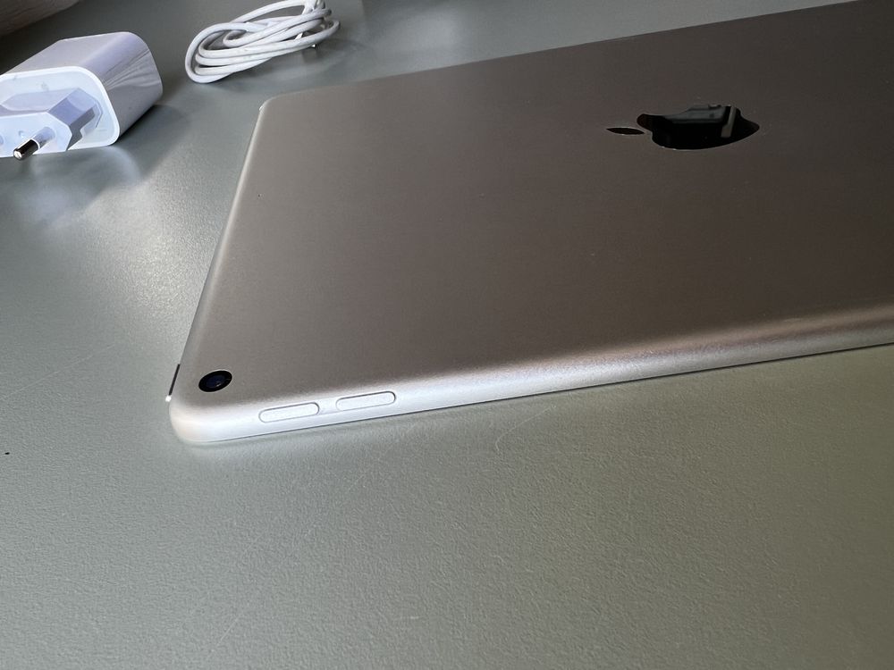 Apple iPad Air 10.5” 3a Geração 2019 com 256GB