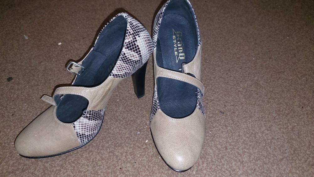 Туфлі на підборах