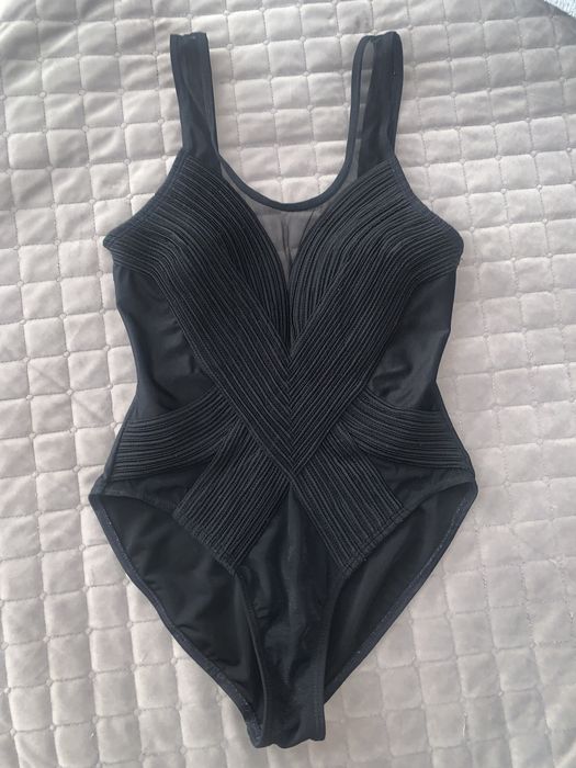 Суцільний купальник