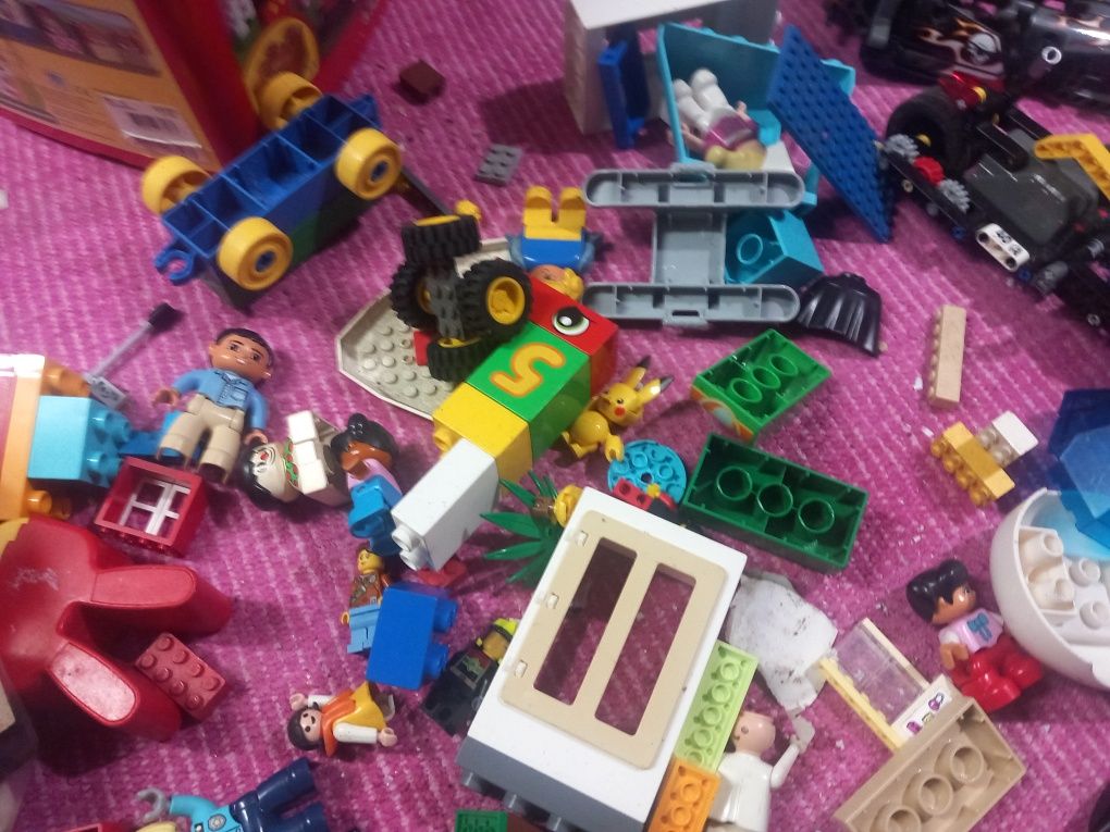 Grande lote de  legos  e playmobil