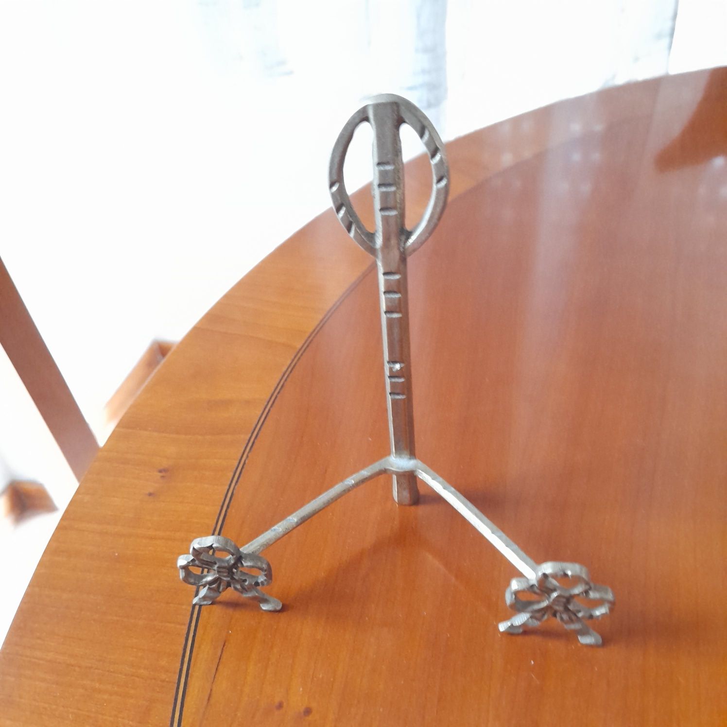 Suporte para prato em bronze