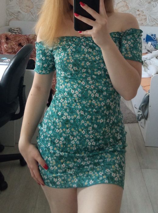 Міні сукня з відкритими плечима