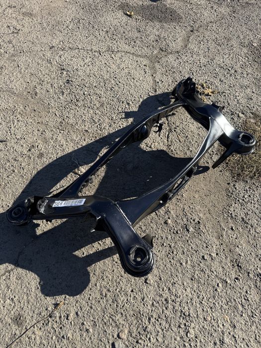 Подрамник задний Mercedes  w124 в хорошем состояние