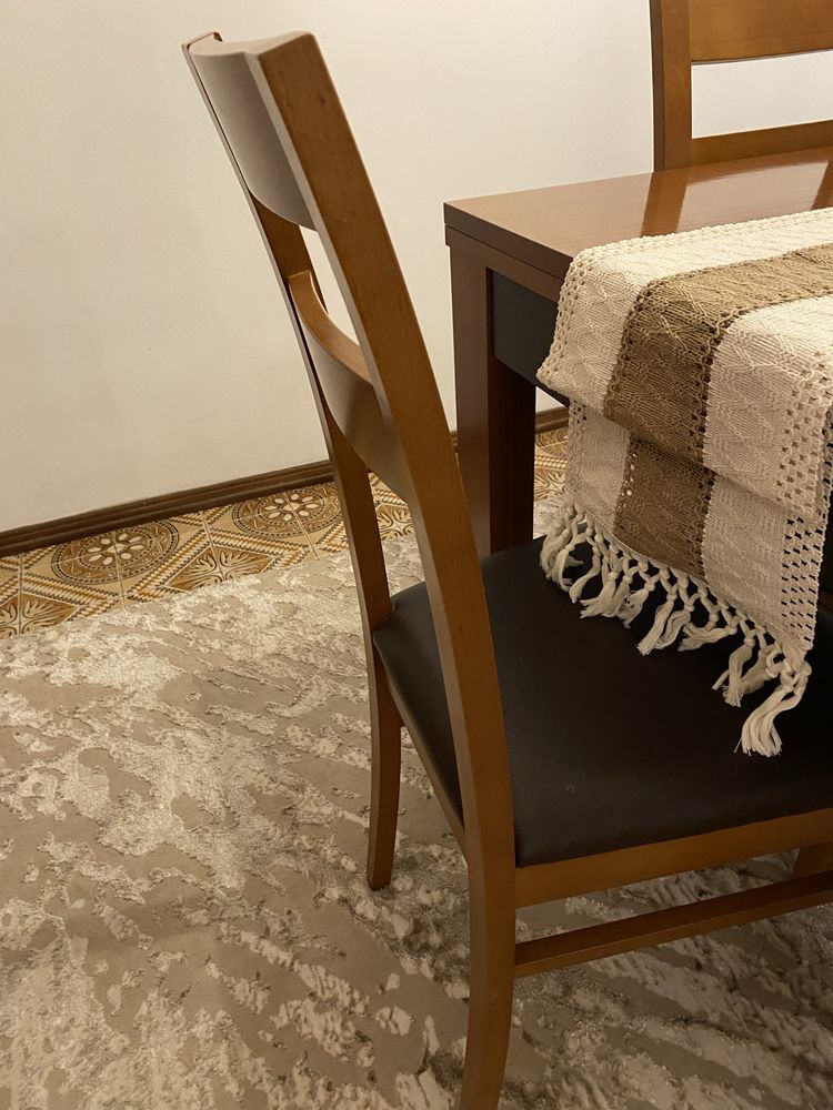 Mesa se jantae extensivel com cadeiras e movel