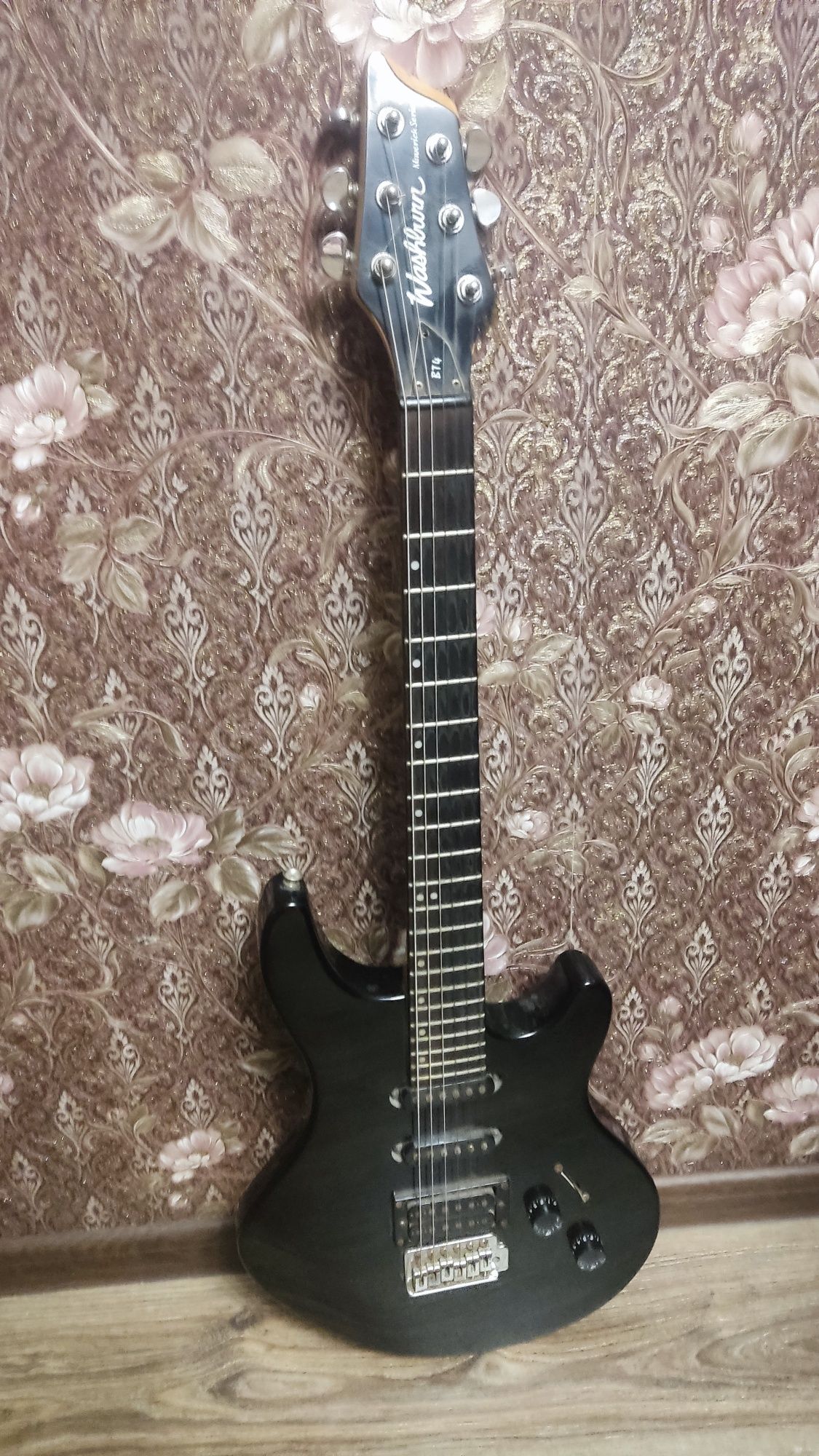 Продам гитару Washburn BT4