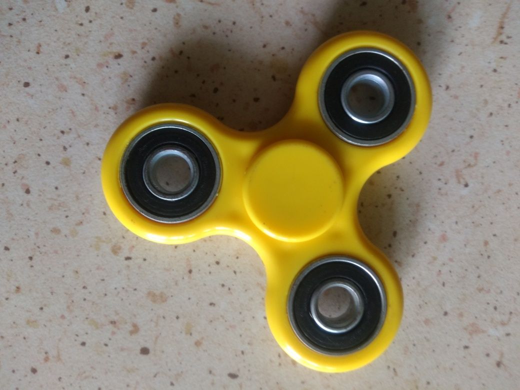 W Zestawie 6 Sztuk Fidget Spinnery.