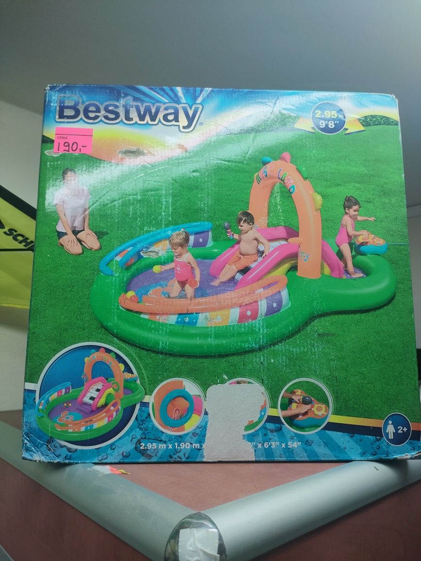 Basen dmuchany dla dzieci, plac zabaw wodny 

Ogromny dmuchany plac za