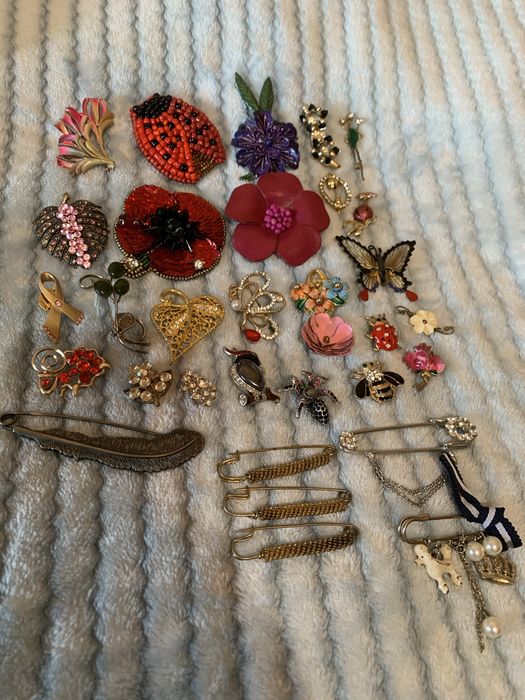 Броши значки прикраси