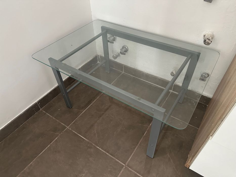 Mesa de Vidro com estrutura Metálica