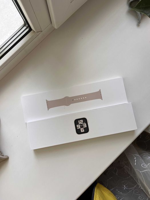 Apple Watch SE (2nd Gen) 40 mm Starlight Aluminum