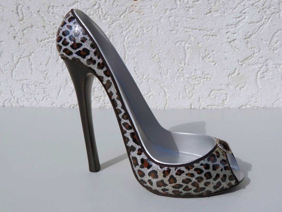 Elegancki ceramiczny but roz 43