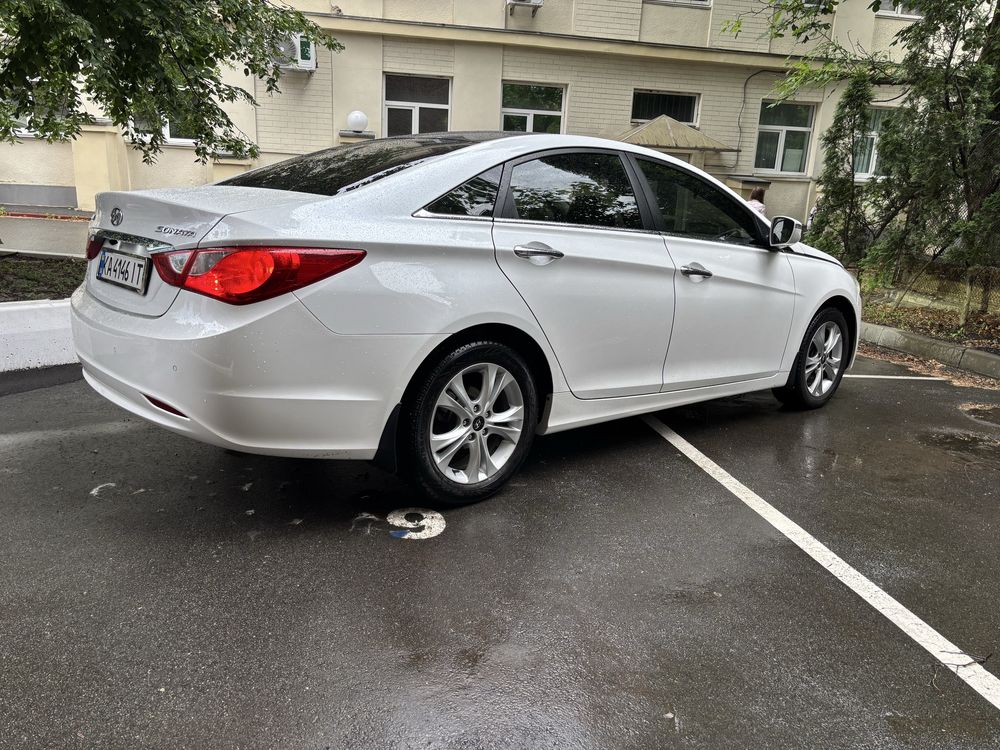 Hyundai Sonata YF 2010 Офіційна(не GDI)
