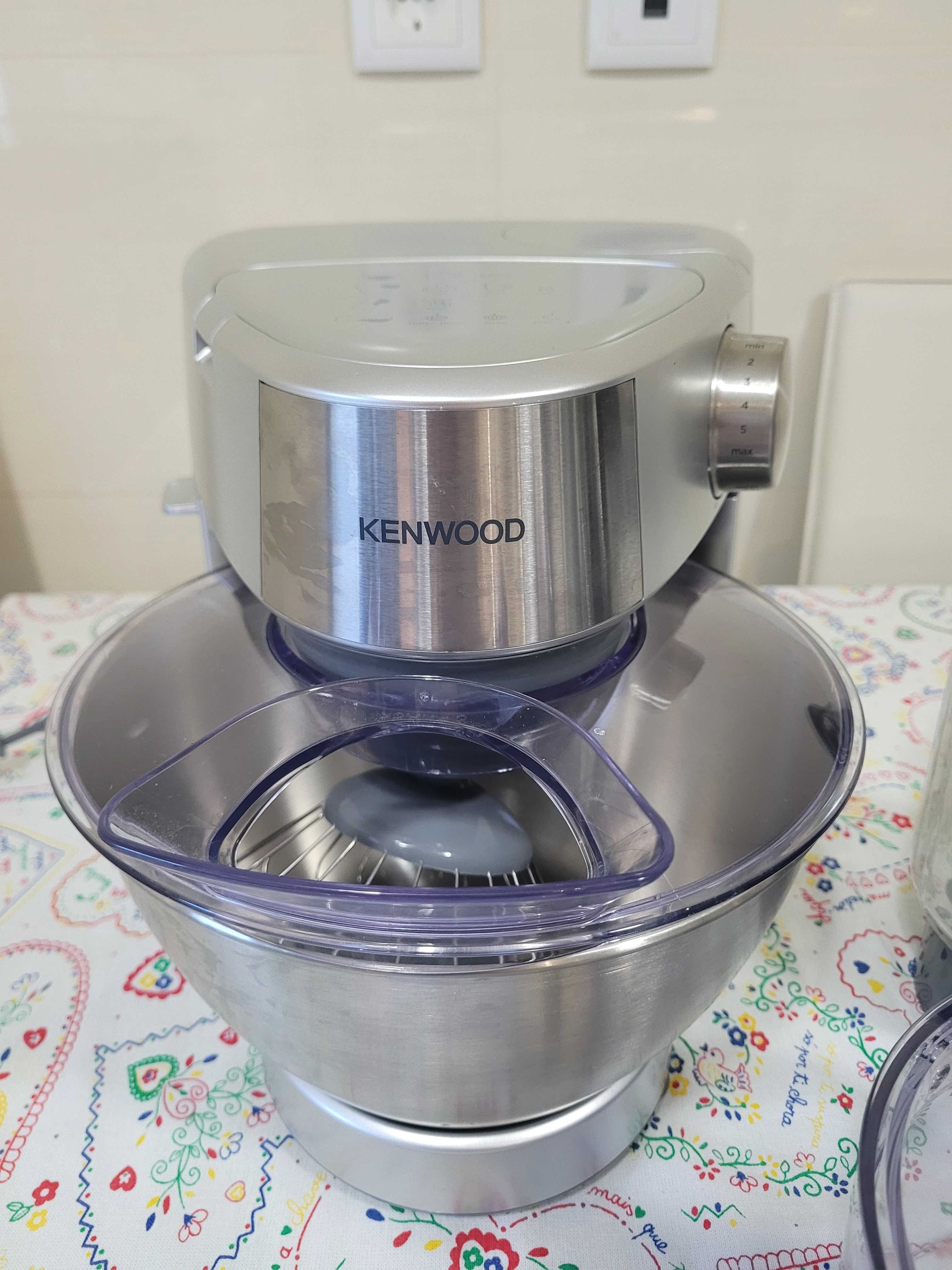 Robot de Cozinha Kenwood  todos acessórios 
Novo ainda sem utilização