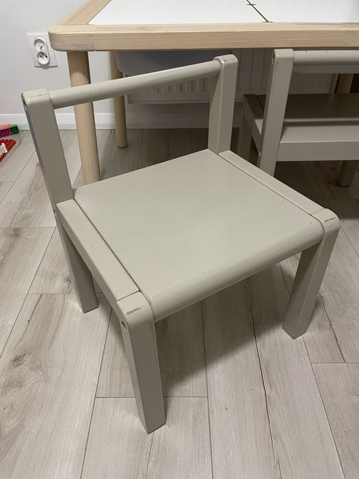 Stolik Flisat Ikea + 2 krzesełka H&M home