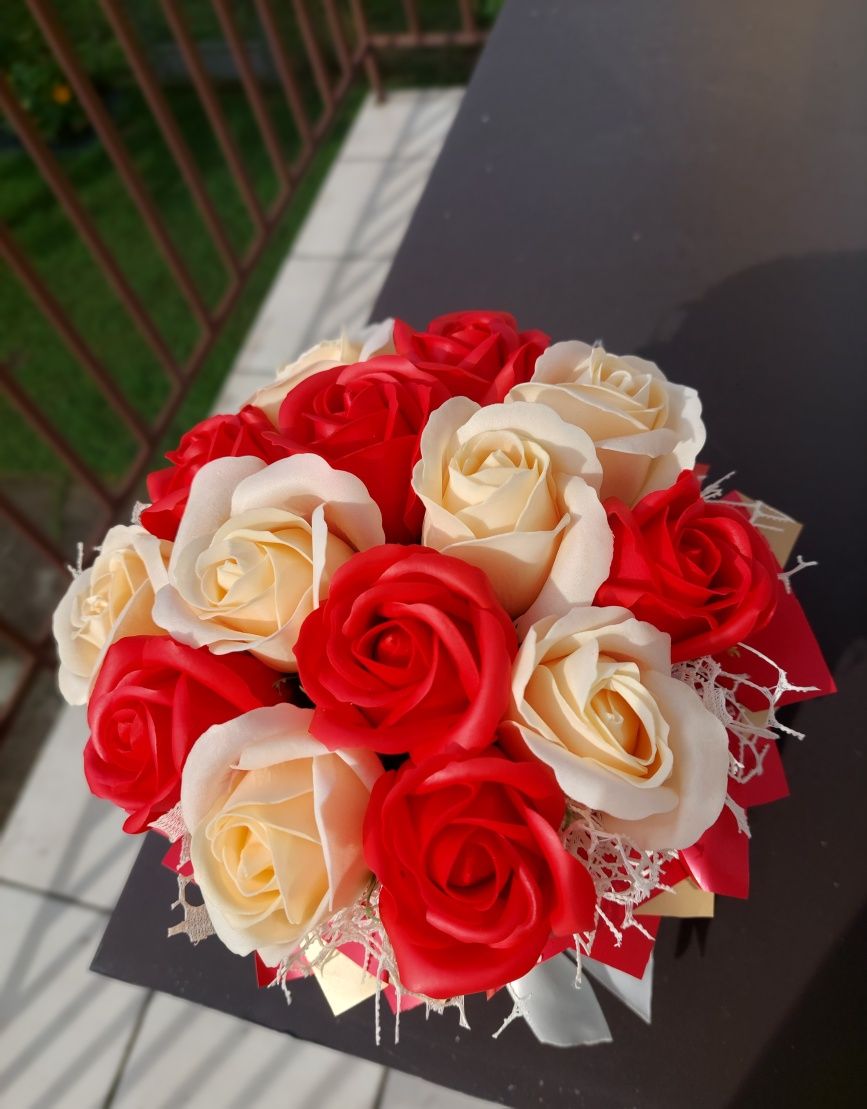 Flowerbox z pachnących róż I mydlanych na każdą okazję