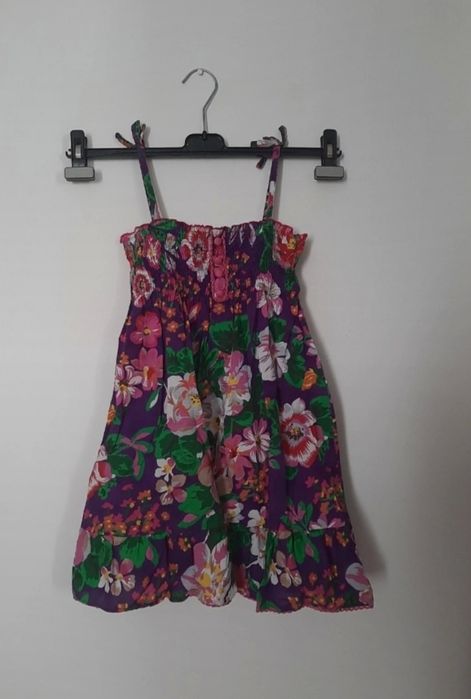 sukienka dziewczęca fioletowa rozkloszowana w kwiaty boho ramiączka