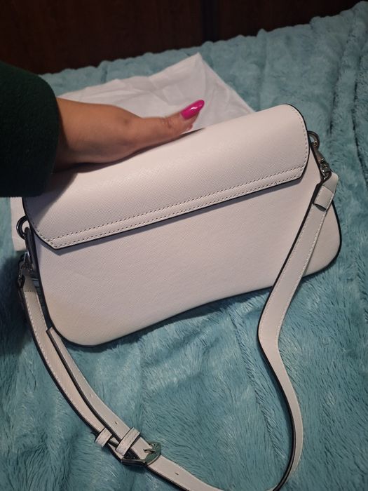 Mala Guess como nova