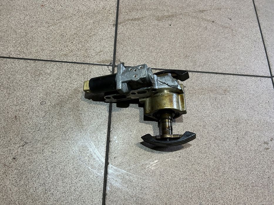 Napinacz Lewy łańcucha wałków rozrządu VW Passat Audi A4 A6 C5 2.4…