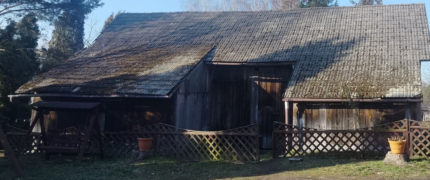 Rozbiórka starej stodoły