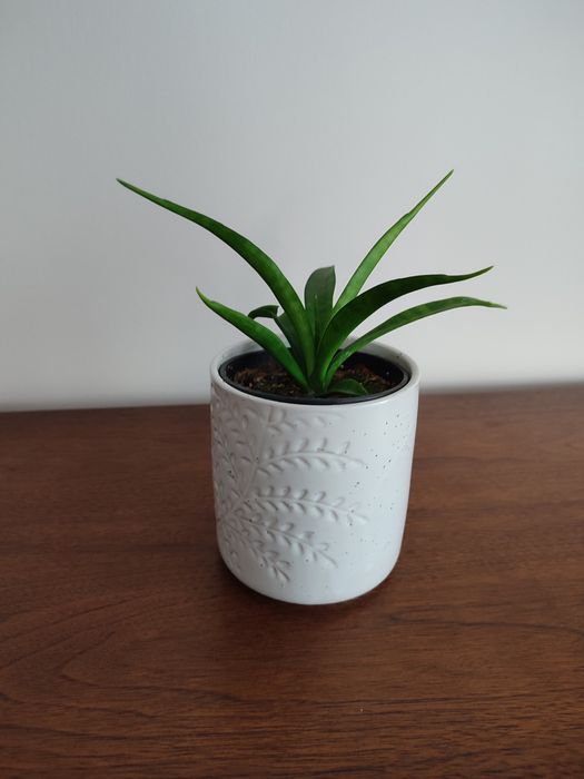 Piękna biała ceramiczna doniczka średnica ok. 8cm