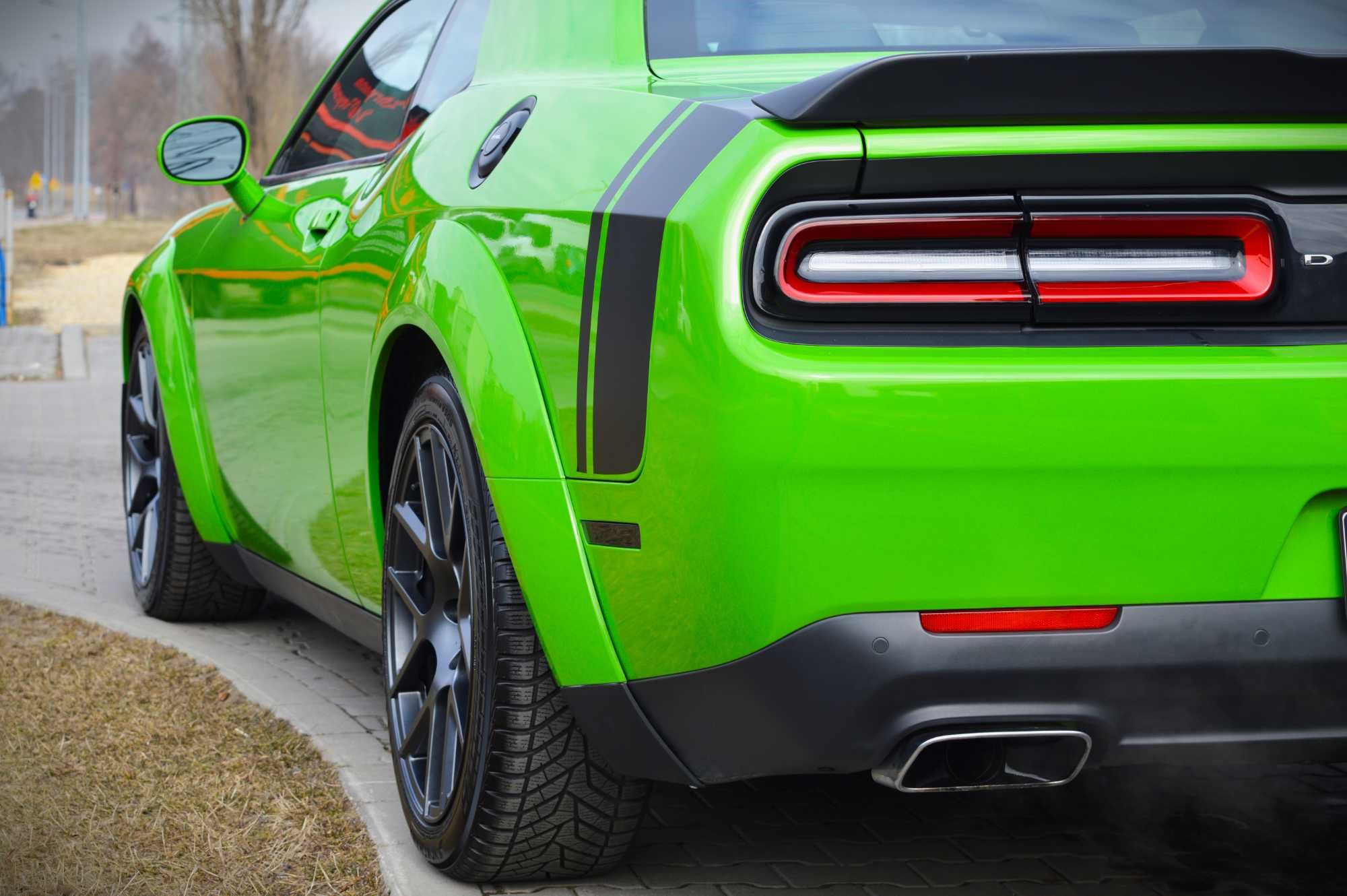 Wynajem Dodge Challenger Shaker Widebody 6.4L V8 HEMI bez kaucji