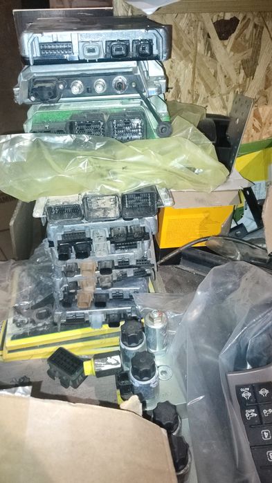 Zawór hydrauliczny RE268241 John Deere 8530 8430 nowy