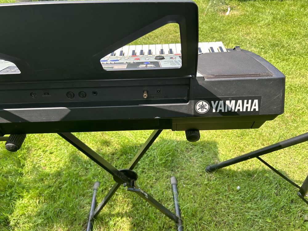 Yamaha PSR + kolumny Peavey