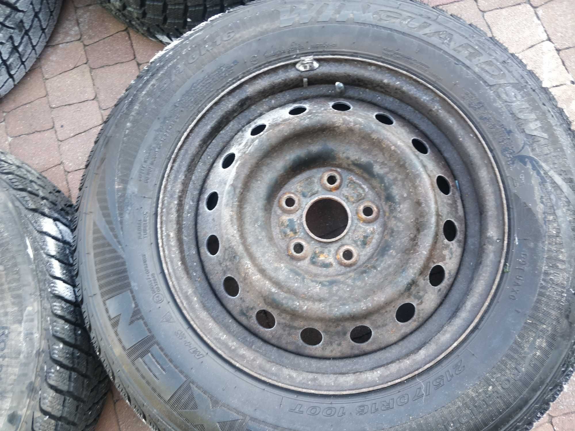 3284. Koła zimowe Toyota Rav4 5x114.3 215/70/16 Nexen 8.5/9mm