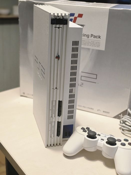 Sony PlayStation 2 SCPH-55000GT Ceramic White Gran Turismo Racing Pack