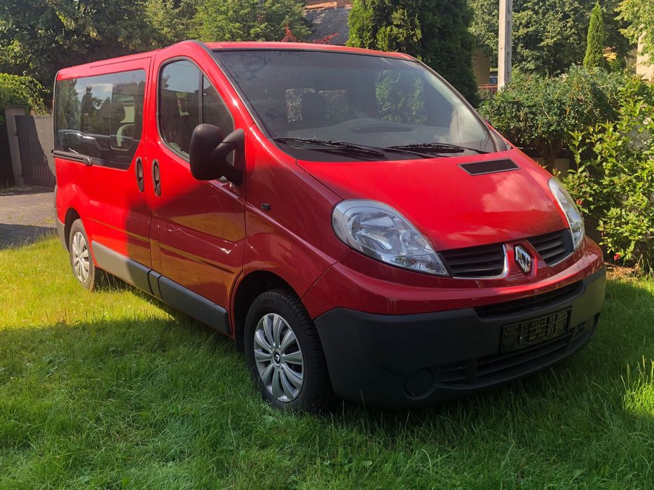 Wynajem busa 9 osób Renault Trafic