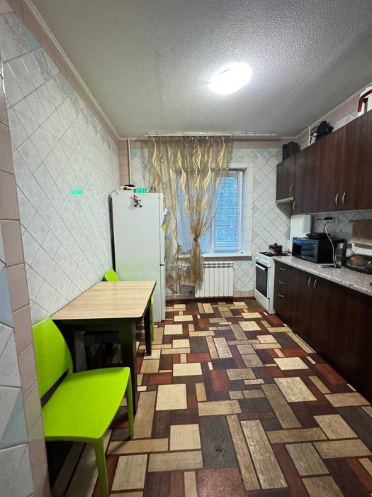 Дарницький 3 кімнатна з ремонтом Тростянецька