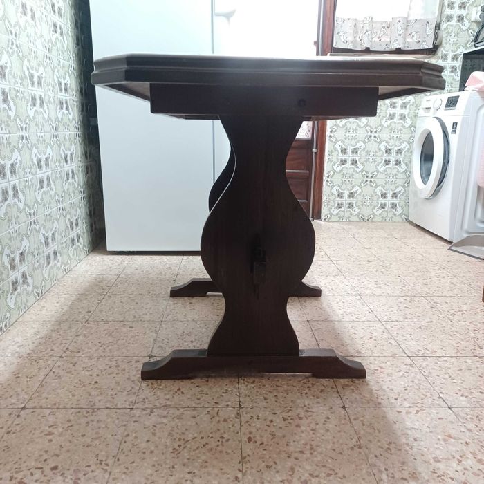 Mesa de cozinha com tampo em marmore
