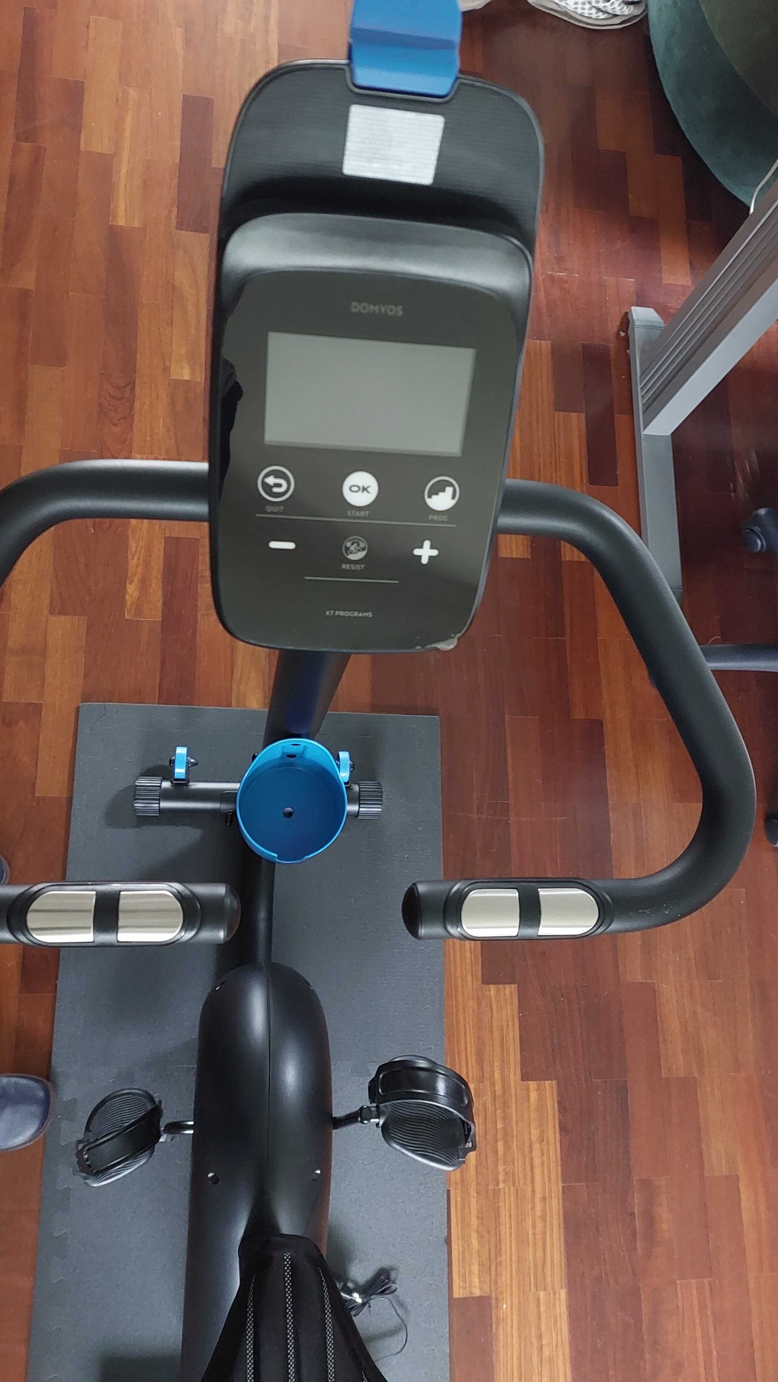 Bicicleta estática DOMYOS EB 140 impecável. Tapete e Selim almofadado