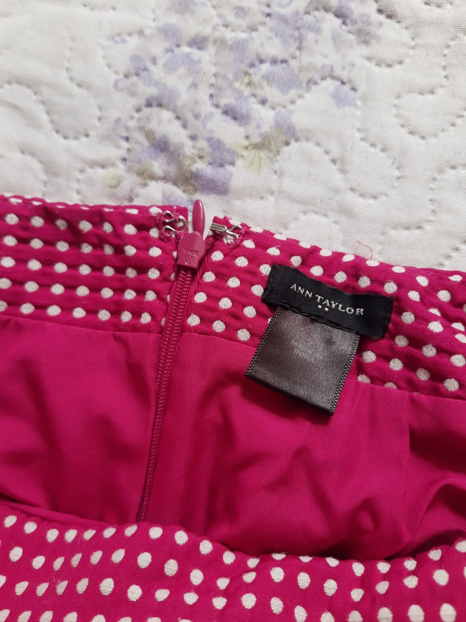 Różowa spódnica ołówkowa, dopasowana, w kropeczki, Ann Taylor, rozmiar