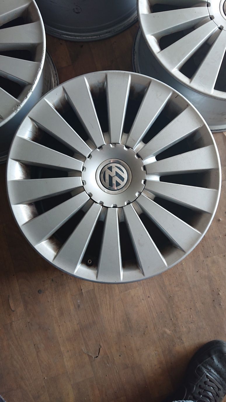 Титанові легкосплавні диски R17 на VW Volkswagen