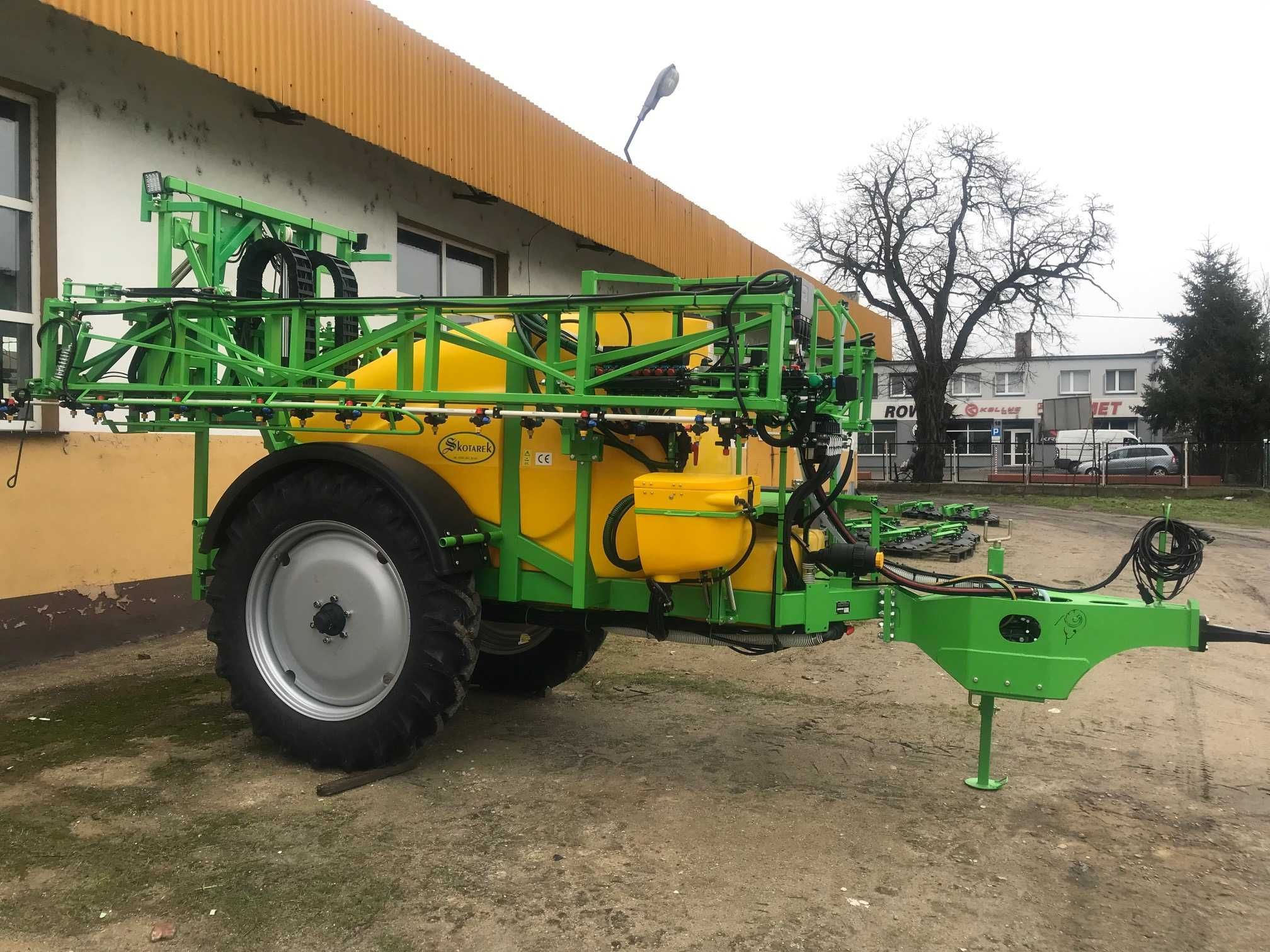 Opryskiwacz 2000l 21m SKOTAREK hydrauliczny