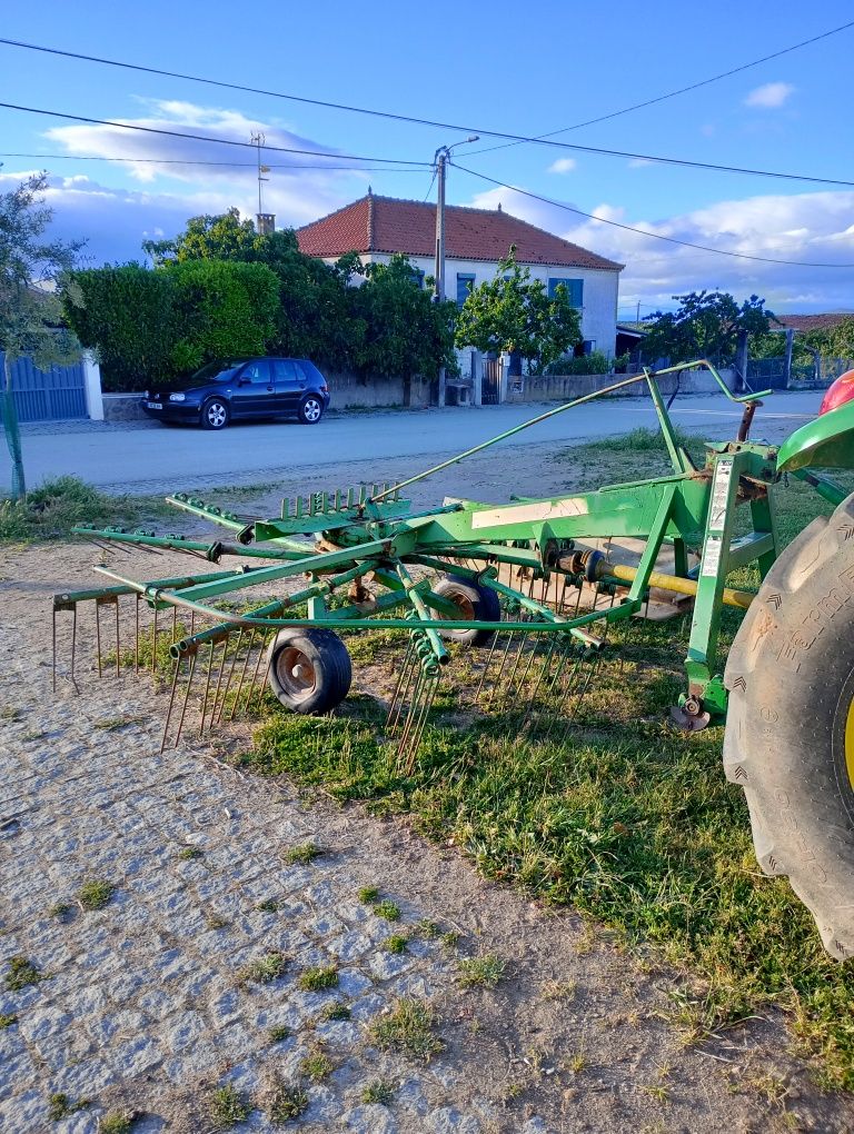 Juntador de feno Stoll R 335 DS