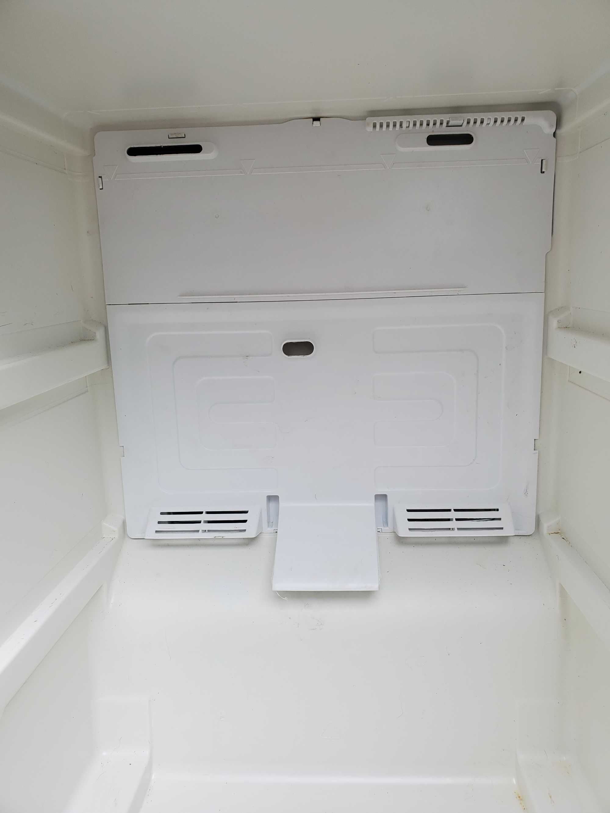 холодильник 7 лет  INDESIT NO FROST запчасти или целиком