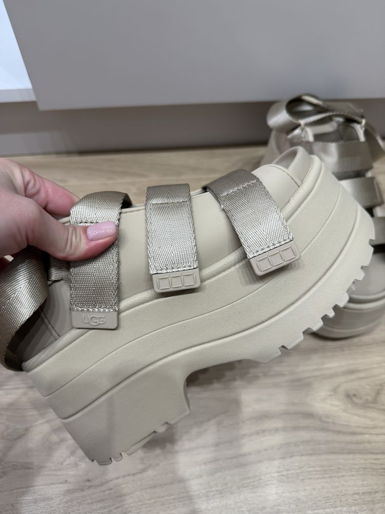UGG sandaly Goldenrise