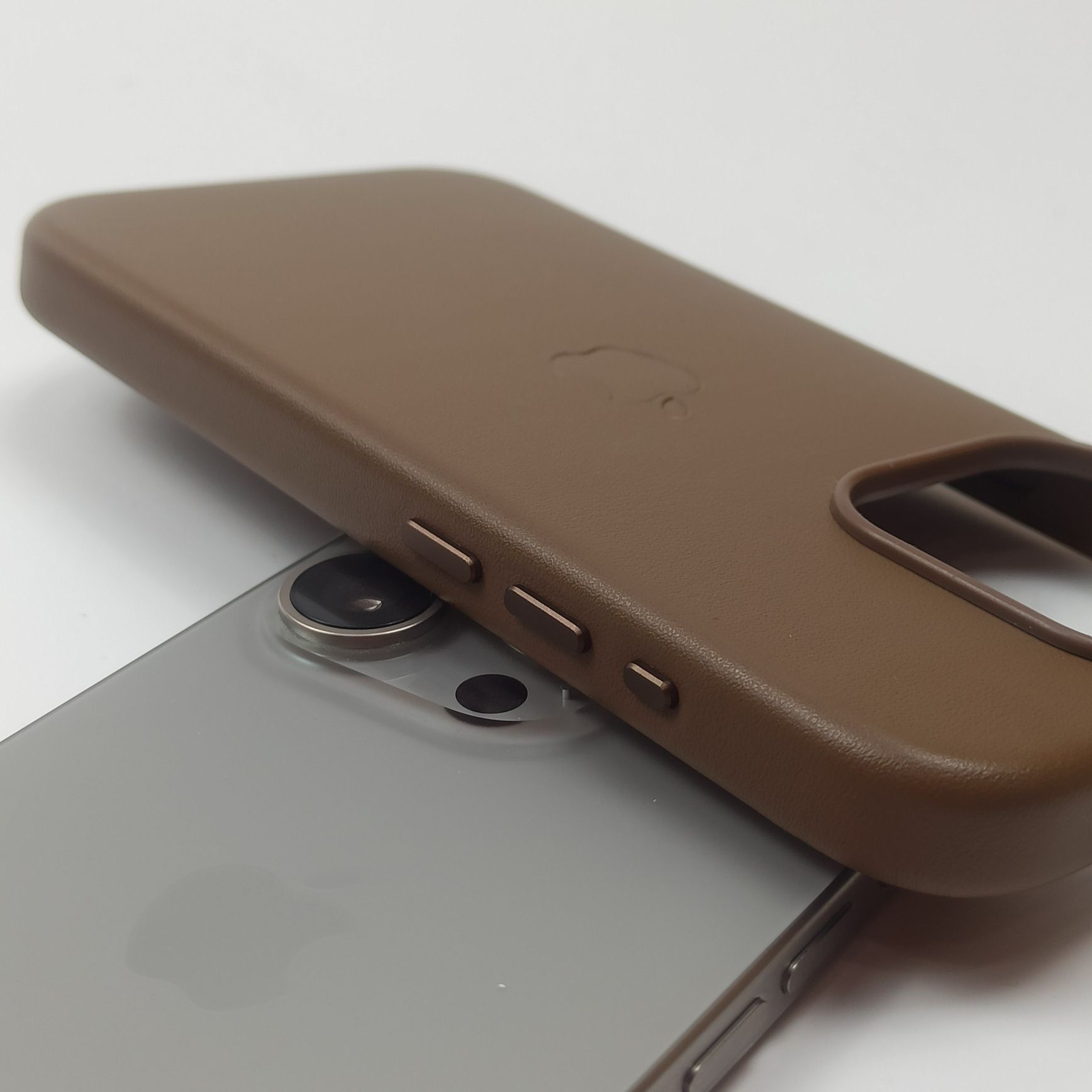 Чехол iPhone 15 Pro Leather Case Magsafe (Taupe)