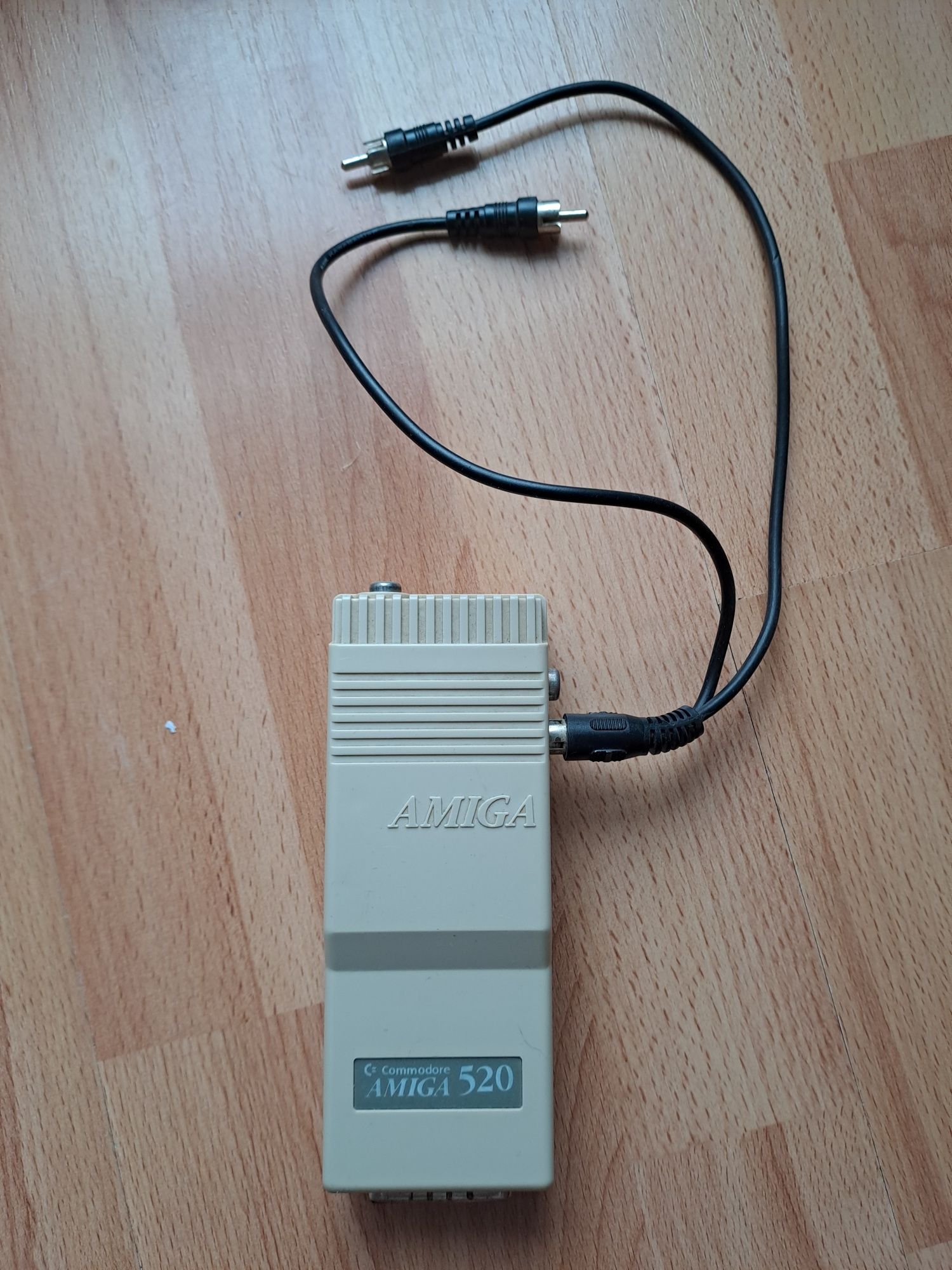 Modulator AMIGA Commodore   A 520. Sprawny