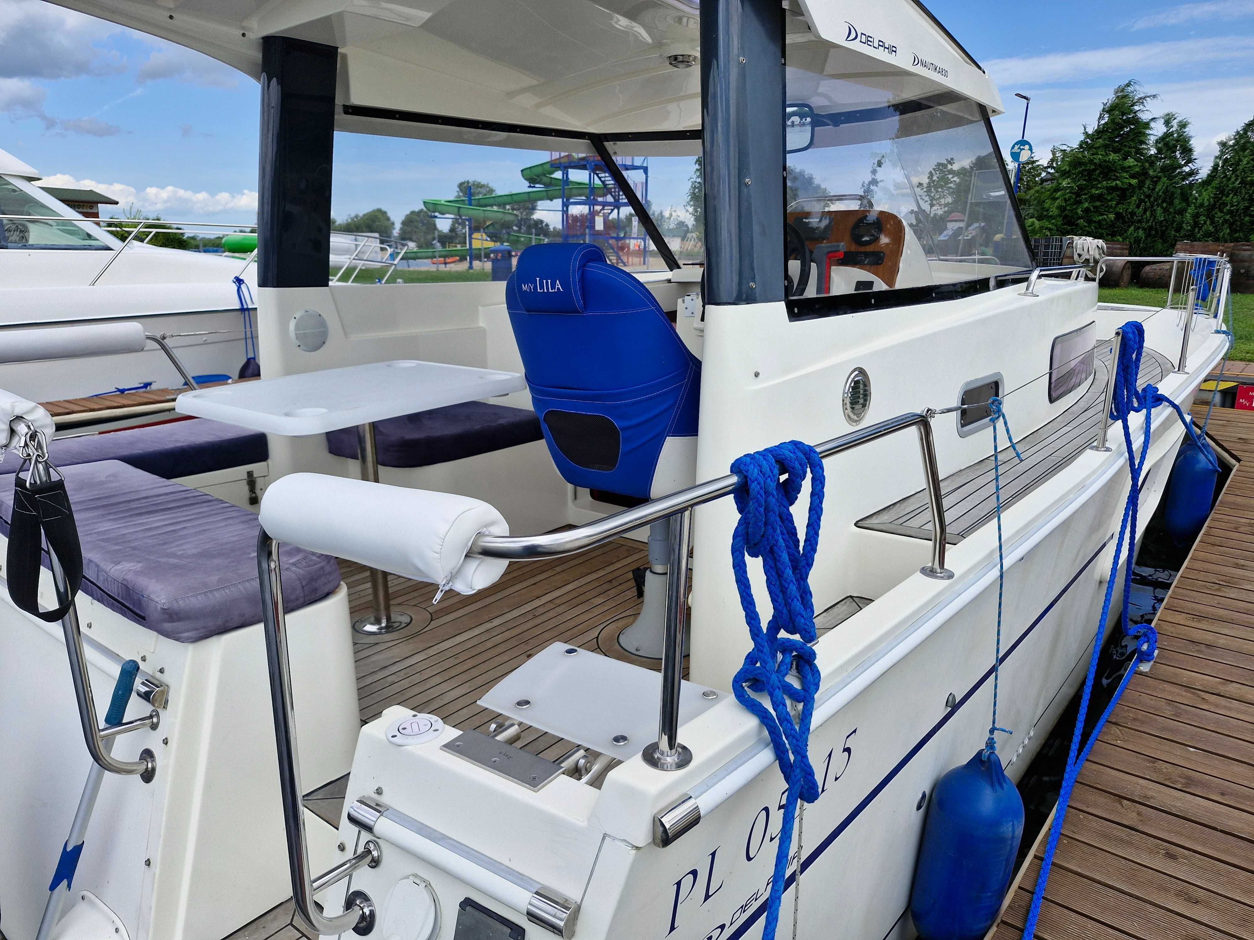Nautika 830 spacerowy jacht motorowy - bogato wyposażony