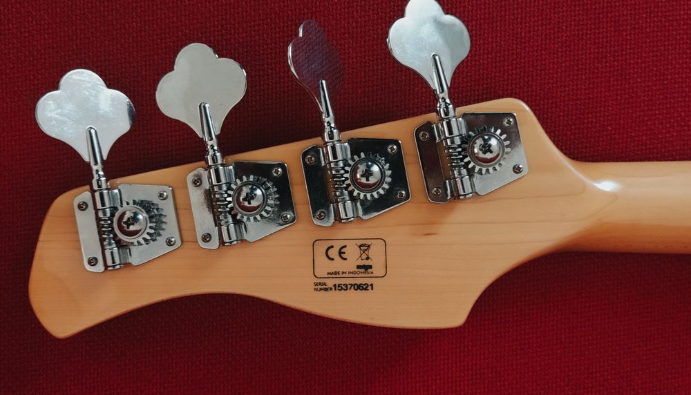 Baixo Marcus Miller V7 Sire - Swamp Ash