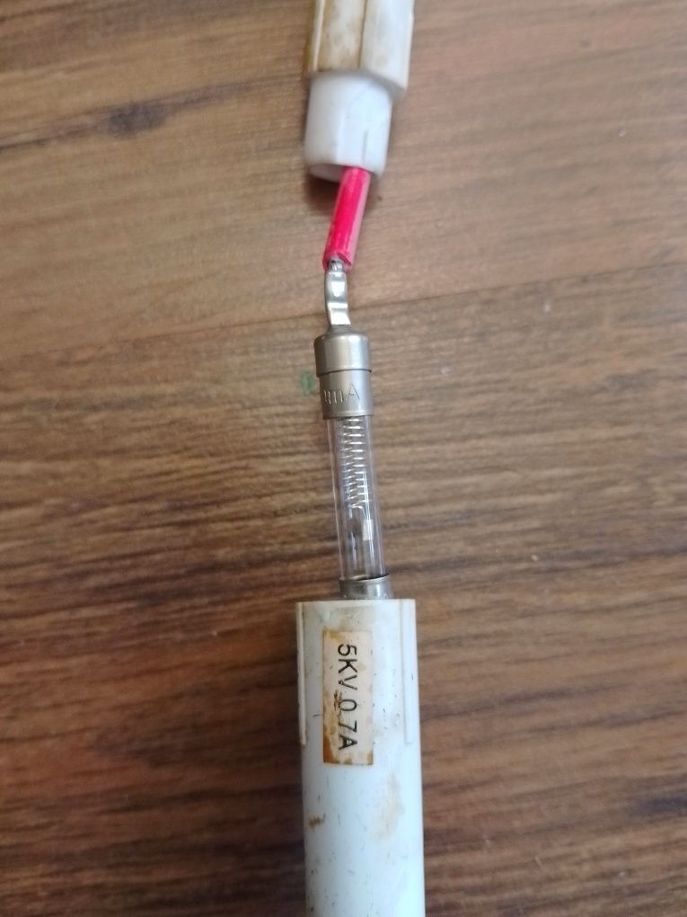 Kondensator do mikrofalówki, T85, zestaw z bezpiecznikiem