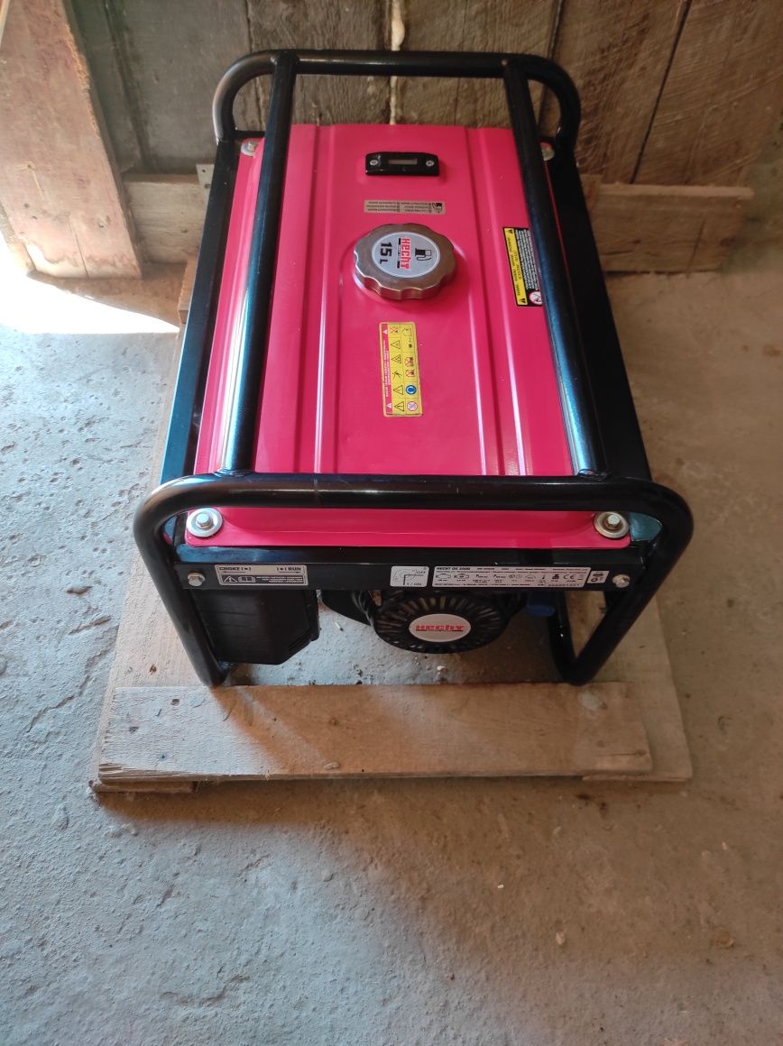 Бензиновий генератор HECHT GG 2500