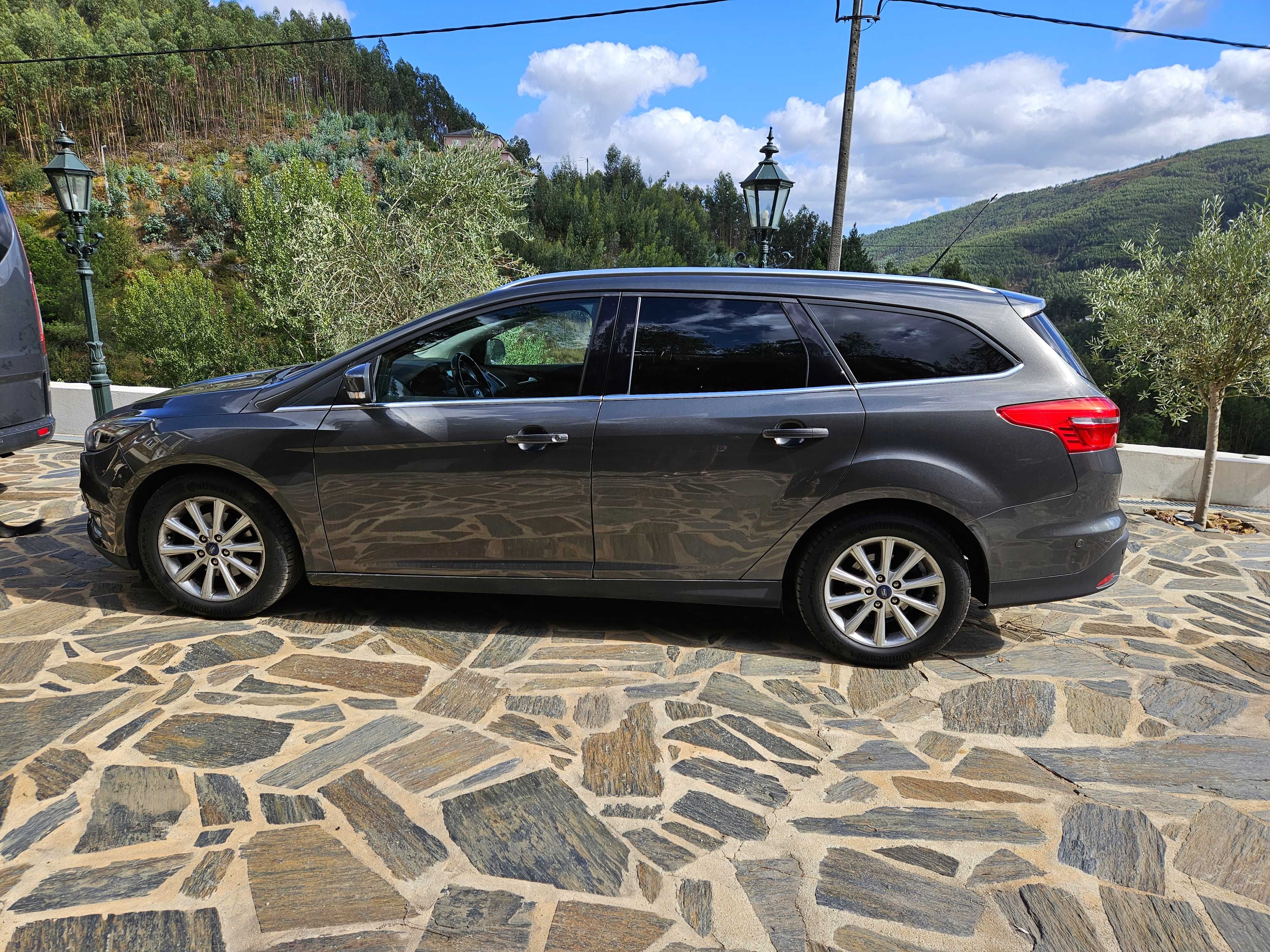 Ford Focus 1.0 EcoBoost 92kW Titanium económico em ótimas condições