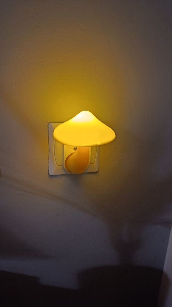 Lampka do kontaktu nocna dla dzieci grzyb